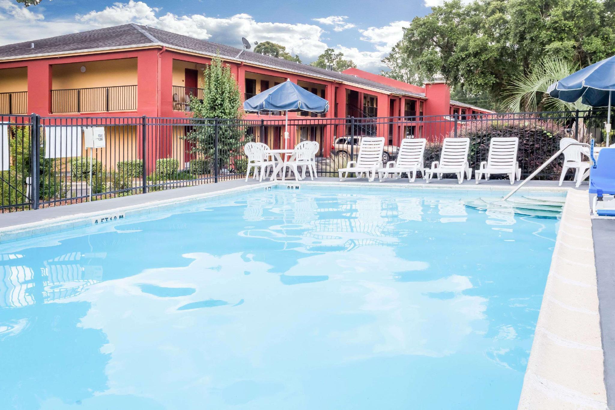 Days Inn By Wyndham Pensacola I-10 Ferry Pass Esterno foto