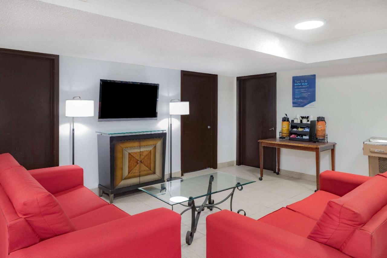 Days Inn By Wyndham Pensacola I-10 Ferry Pass Esterno foto