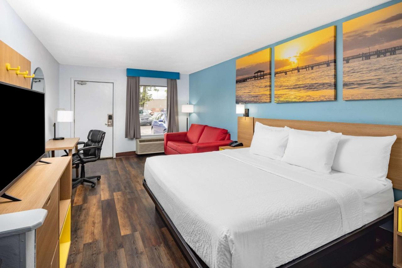 Days Inn By Wyndham Pensacola I-10 Ferry Pass Esterno foto