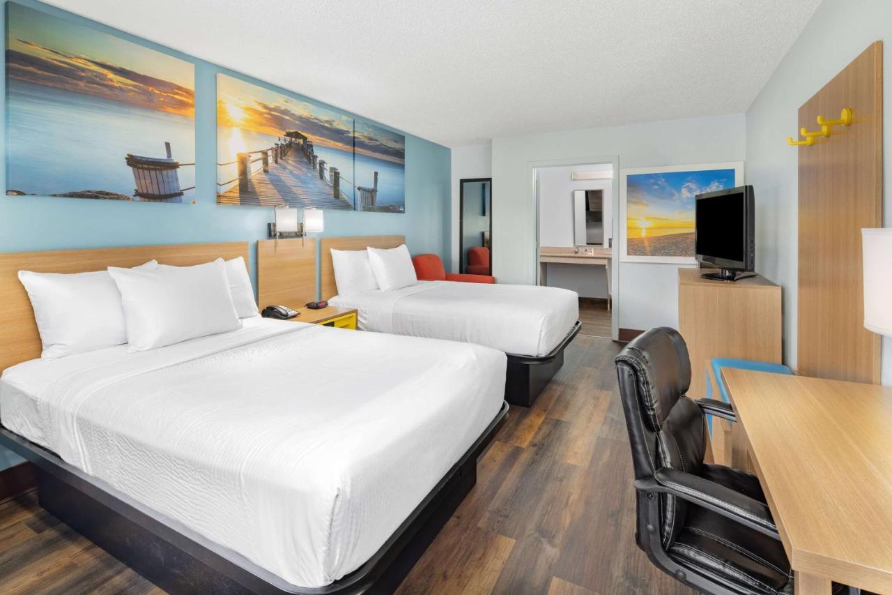 Days Inn By Wyndham Pensacola I-10 Ferry Pass Esterno foto