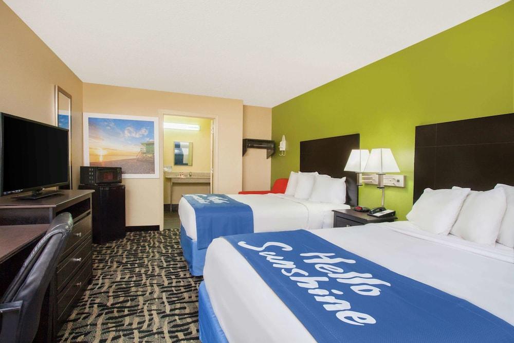Days Inn By Wyndham Pensacola I-10 Ferry Pass Esterno foto