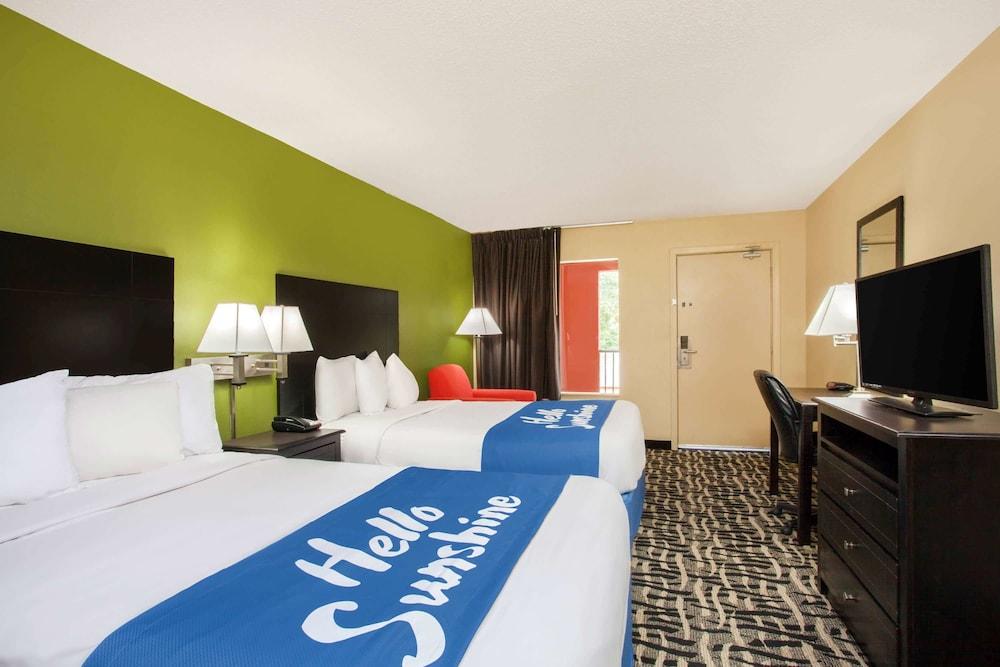 Days Inn By Wyndham Pensacola I-10 Ferry Pass Esterno foto