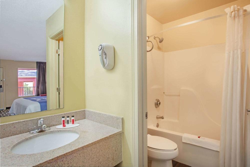 Days Inn By Wyndham Pensacola I-10 Ferry Pass Esterno foto