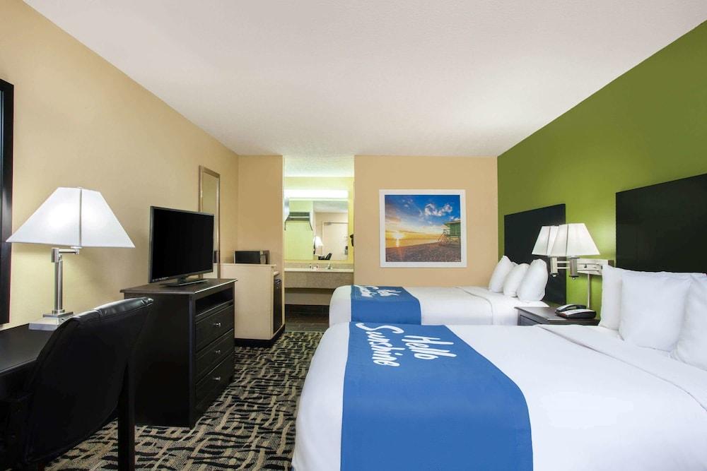 Days Inn By Wyndham Pensacola I-10 Ferry Pass Esterno foto