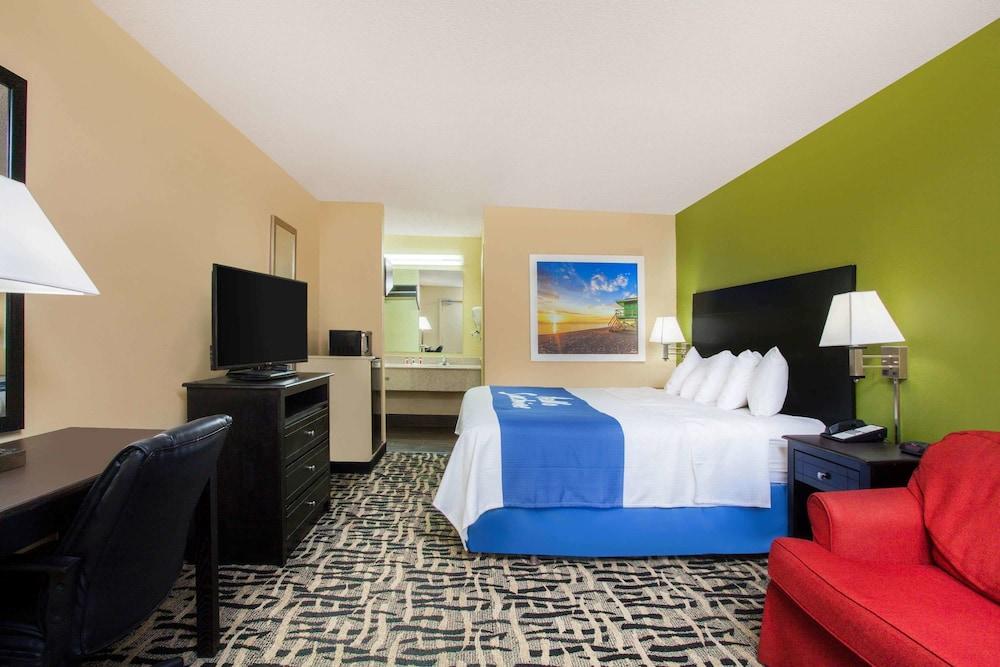 Days Inn By Wyndham Pensacola I-10 Ferry Pass Esterno foto