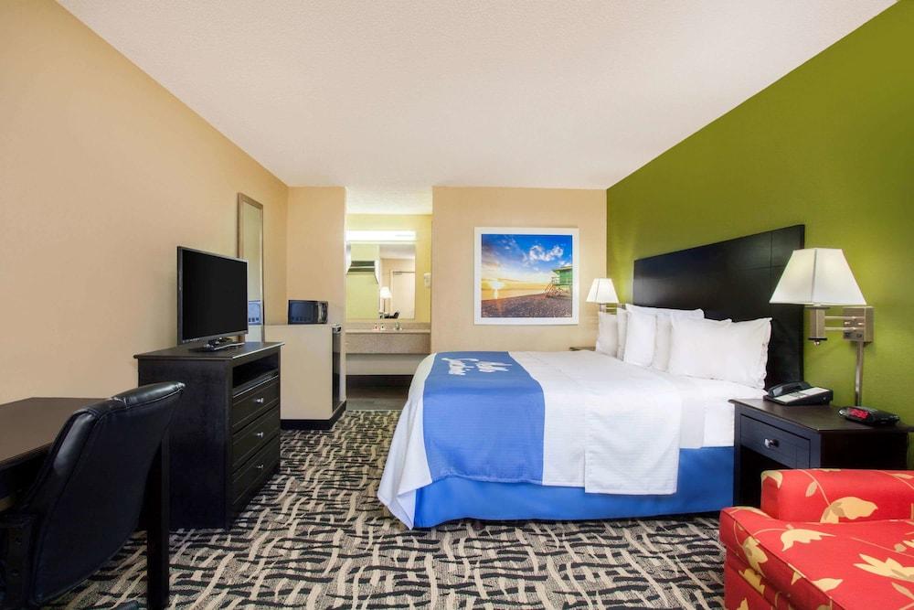 Days Inn By Wyndham Pensacola I-10 Ferry Pass Esterno foto
